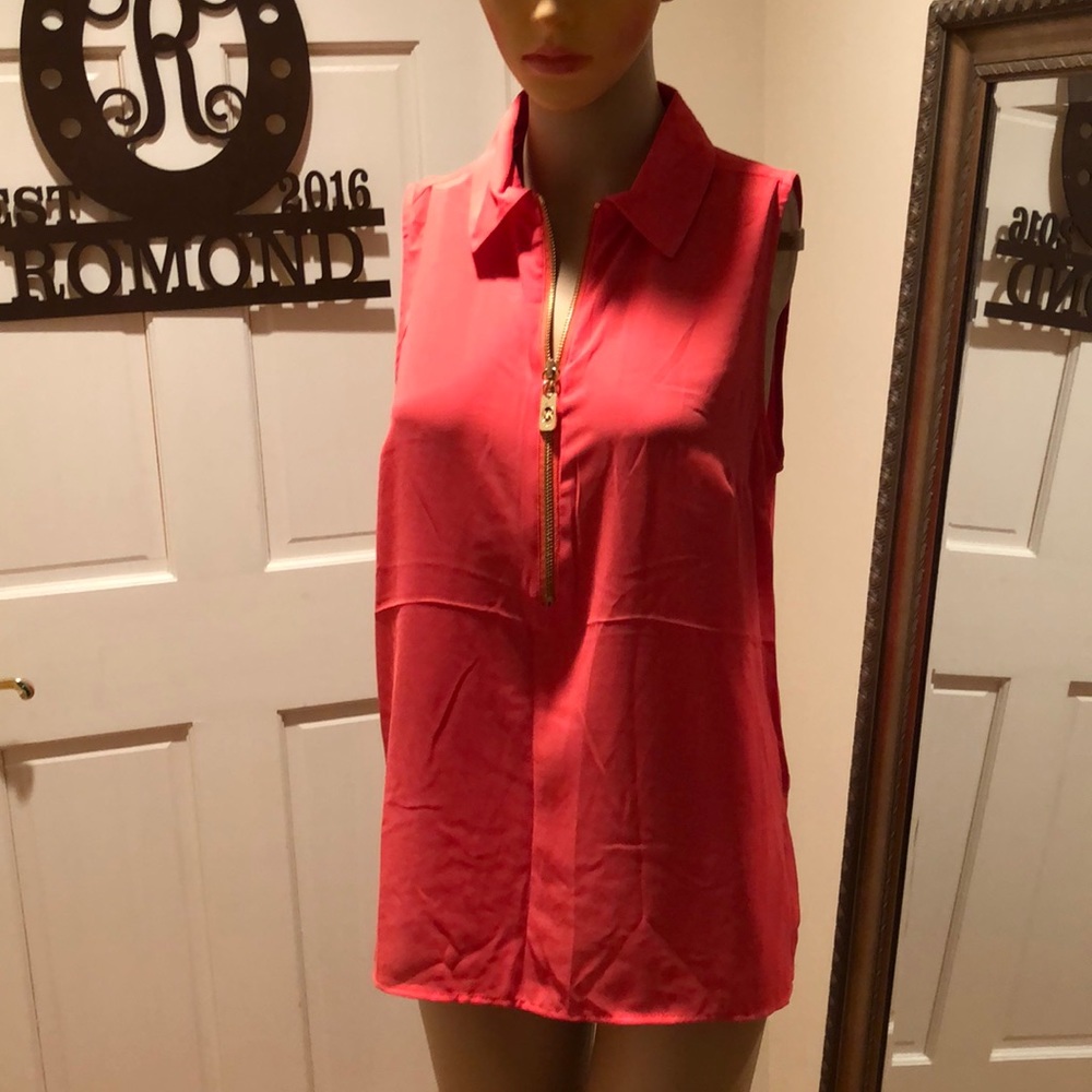 Peach sleeveless Michael Kors Zipper blouse!